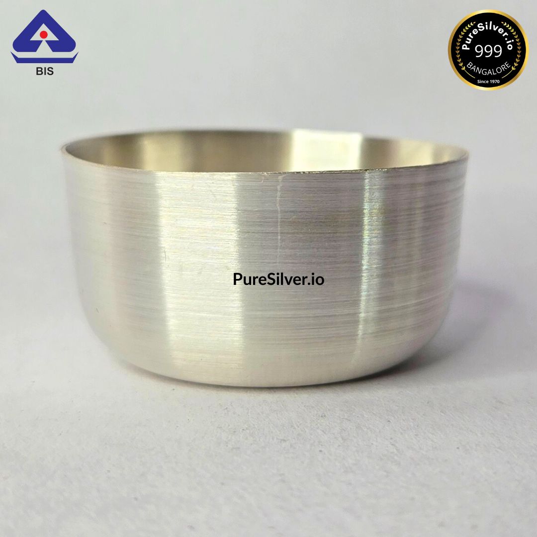 925 Silver Bowl - 2.3 inches (W) 1 inch (H) ~32 grams VATI PATTERN
