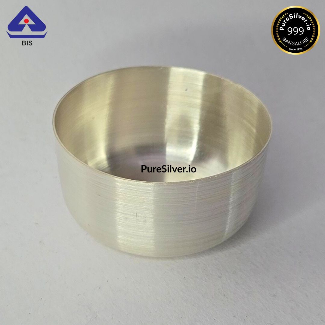 925 Silver Bowl - 2.3 inches (W) 1 inch (H) ~32 grams VATI PATTERN